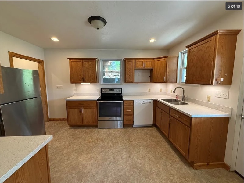 Building Photo - 635 Valley St