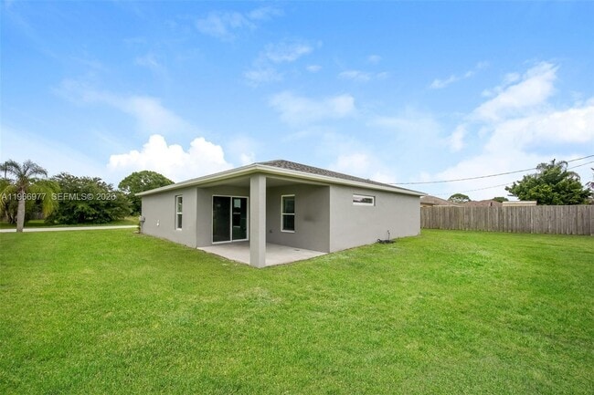 Building Photo - 154 NW Curtis St