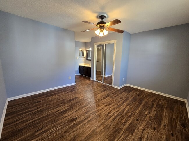 Building Photo - 117 Kingsbury Dr