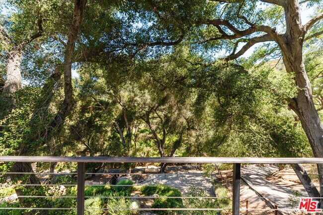 Building Photo - 1149 Old Topanga Canyon Rd