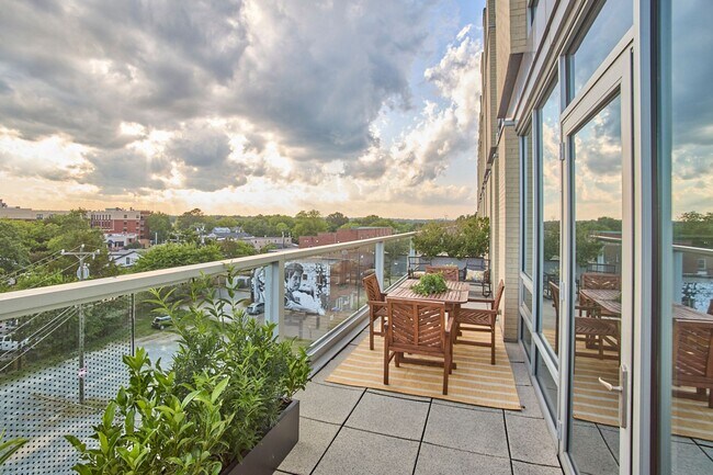 Building Photo - Effortless Downtown Living in the Heart of...