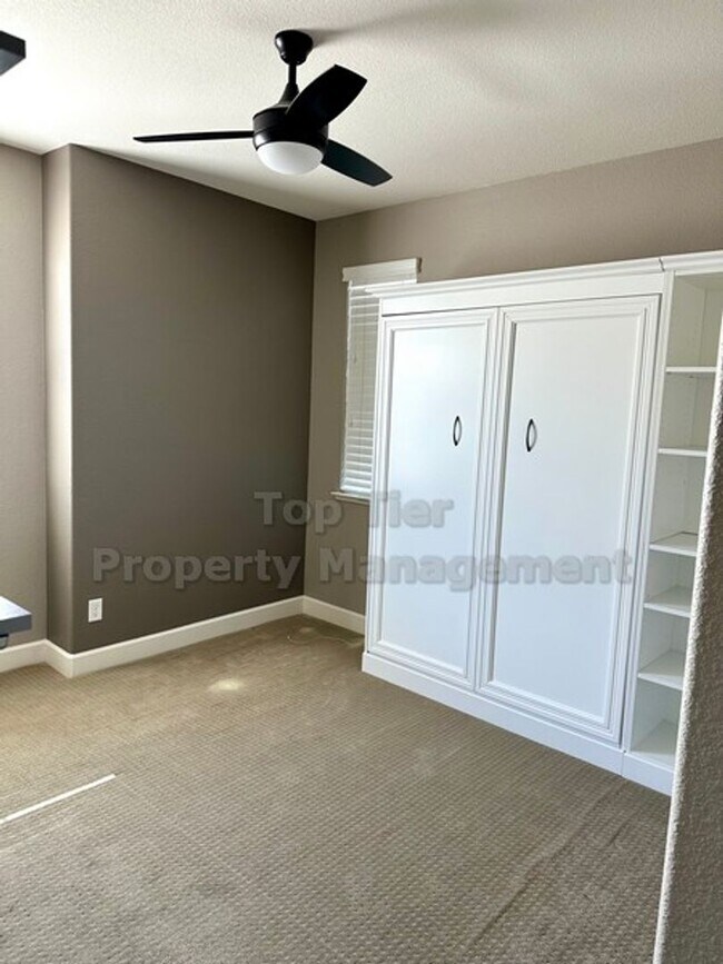 Building Photo - Charming 3 Bed, 2.5 Bath, 1,600 Sqft Marti...