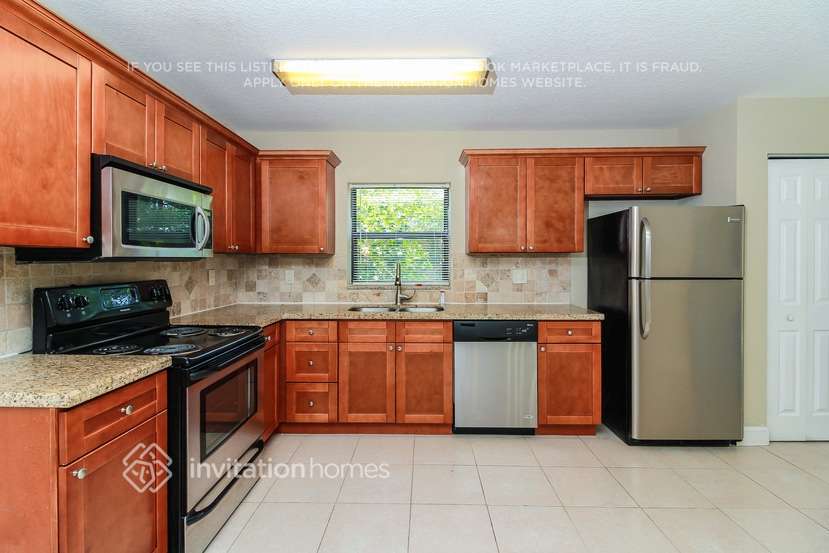 Building Photo - 5646 Lincoln Cir E
