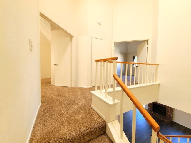 Building Photo - Two-Story, 2-Bedroom Mountain Vista Townho...