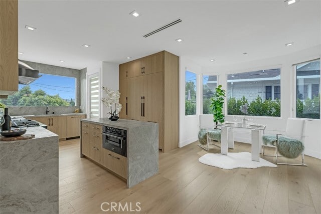 Building Photo - 430 W Kenneth Rd