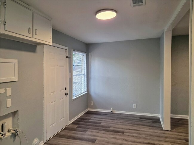 Building Photo - 1508 Connally Terrace