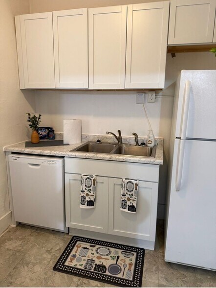 Building Photo - 800-806 N 8th / 718 Union