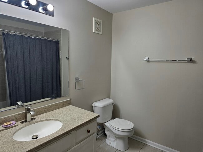 Building Photo - 1545 Thornfield Ln