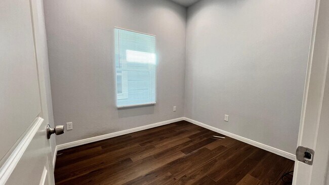 Building Photo - 4922 Dalhart Dr
