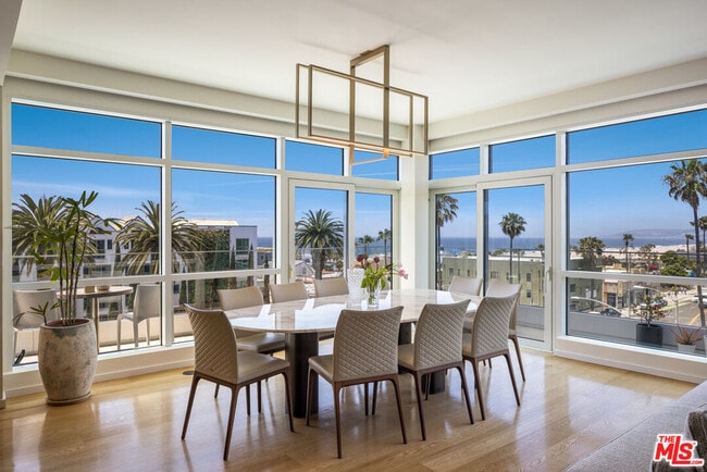 Building Photo - 1705 Ocean Ave