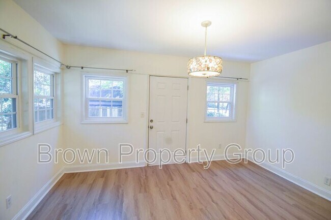 Building Photo - 3022 Cliffdale Rd