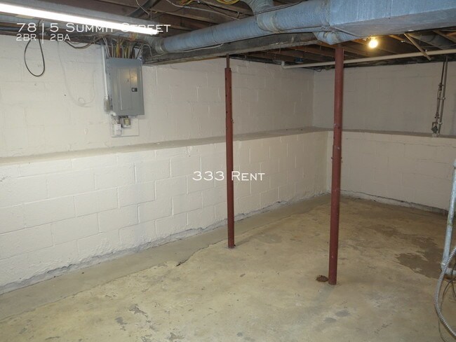 Building Photo - FREE RENT - MOVE-IN SPECIAL!