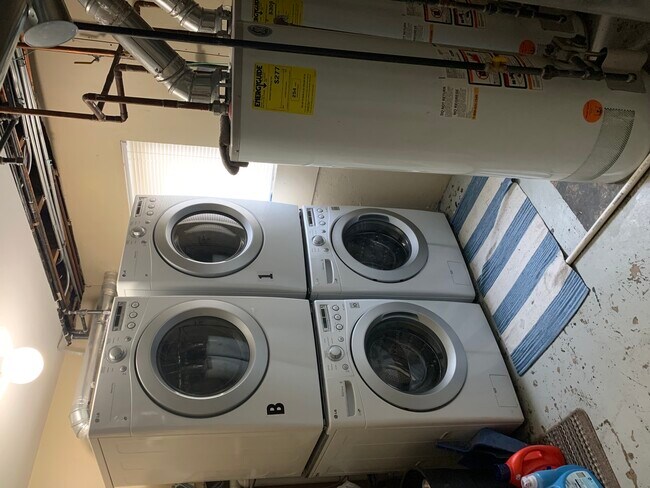 Building Photo - 4118 Wesley Terrace