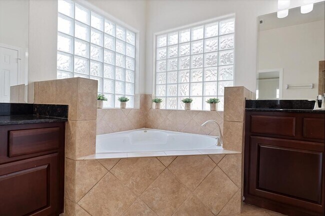 Building Photo - 5502 Lunia Ln