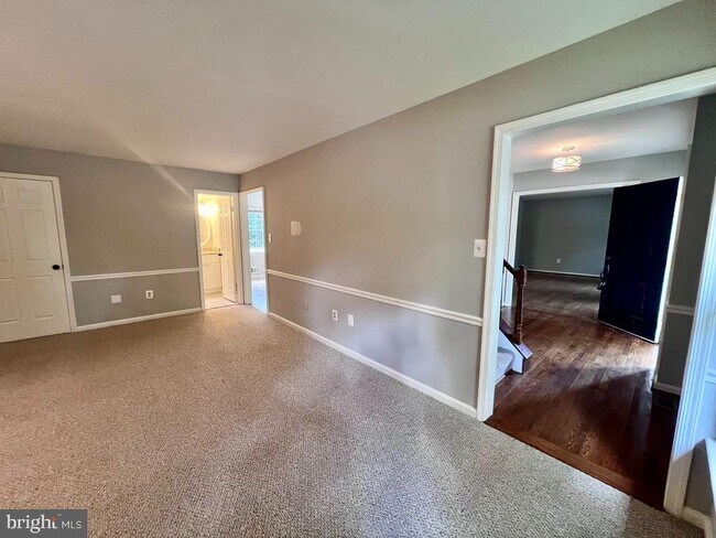 Building Photo - 9101 Streamview Ln