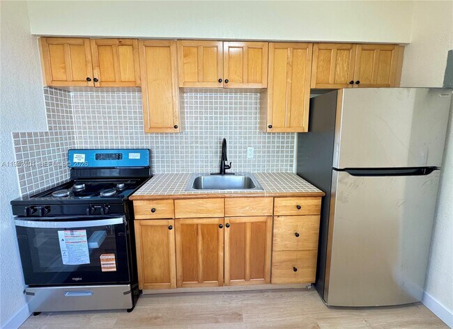 Building Photo - 715 NE 122nd St