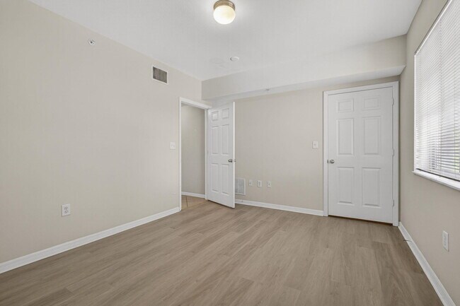 Building Photo - 6510 Emerald Dunes Dr