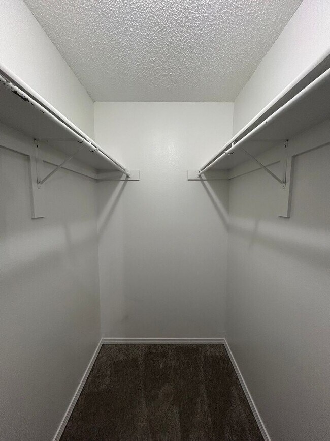 Building Photo - 3403 SW Victoria Pl