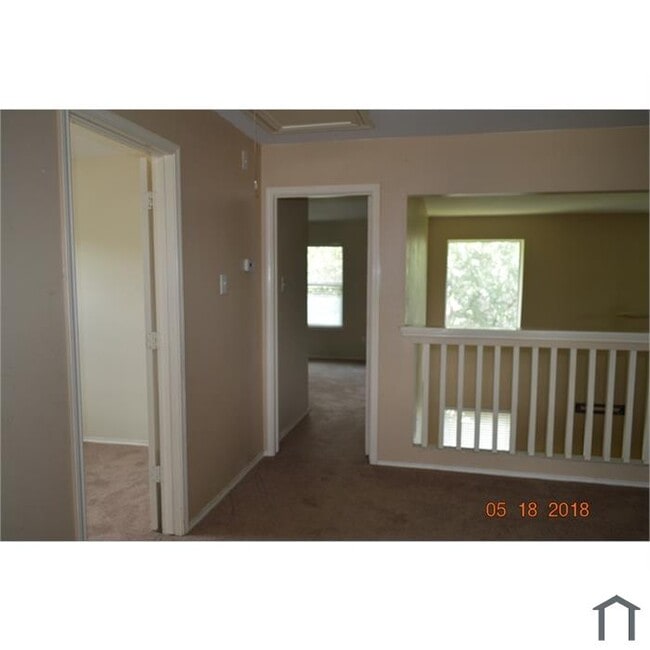 Building Photo - 815 Hillock Bluff Cir