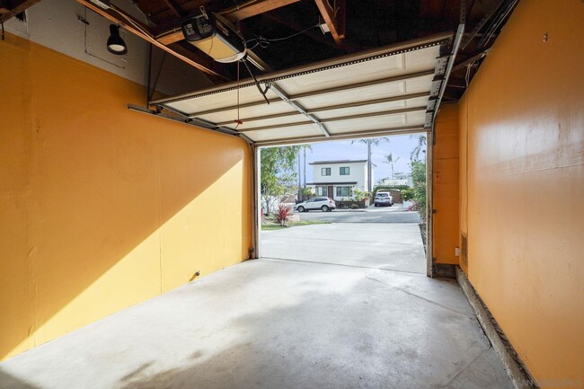 Building Photo - 5277 Cass St
