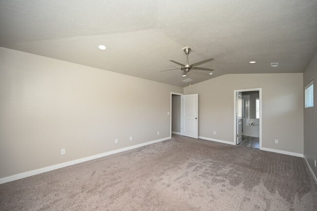 Building Photo - Beautiful Spacious Home in Bluffdale!