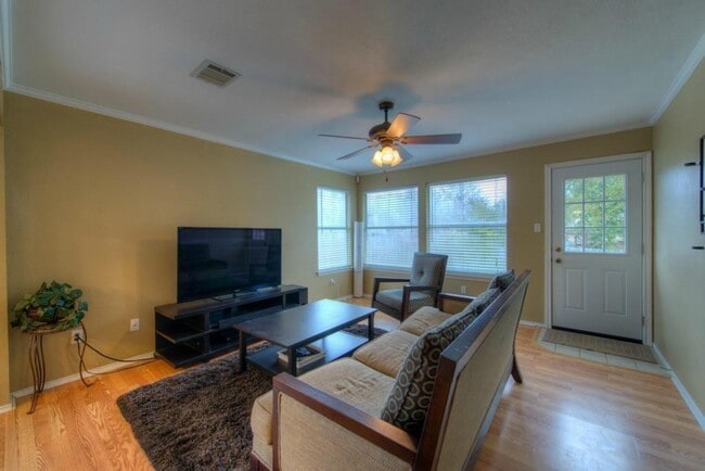 Building Photo - 14616 Montoro Dr