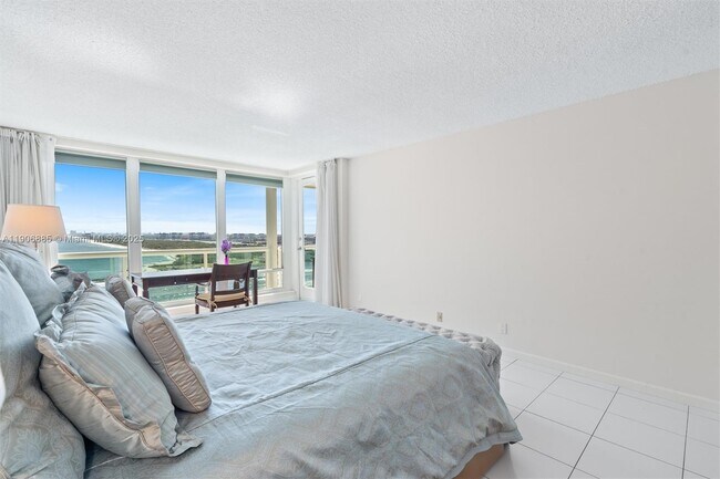 Building Photo - 2100 S Ocean Ln