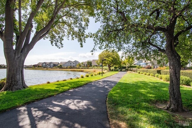 Building Photo - 23 Baypoint Dr