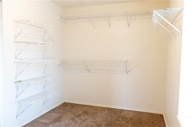 Building Photo - 1608 Diana Dr