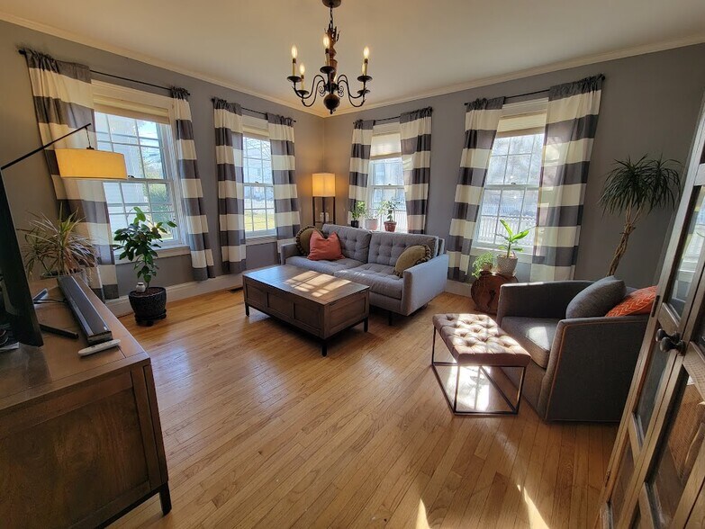 Building Photo - 189 Danielson Pike