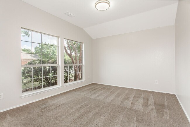 Building Photo - 4 Bedroom 2 Bath Home for Rent