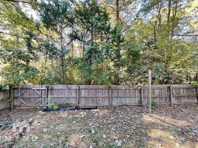 Building Photo - 15247 Leslie Brooke Rd