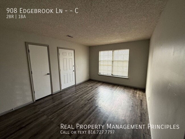 Building Photo - 908 S Edgebrook Ln