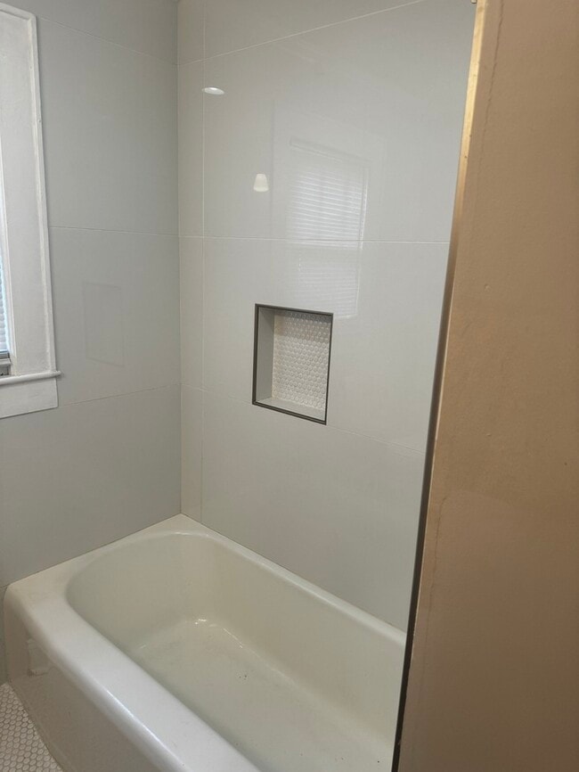 Building Photo - 618 Elizabeth Ave