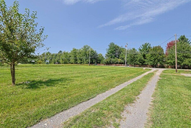 Building Photo - 8047 Bethany Rd
