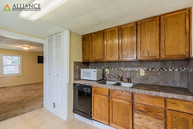 Building Photo - Great Location off Fort Riley Blvd with a Fenced Backyard!