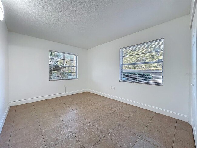 Building Photo - 2569 N Alafaya Trail