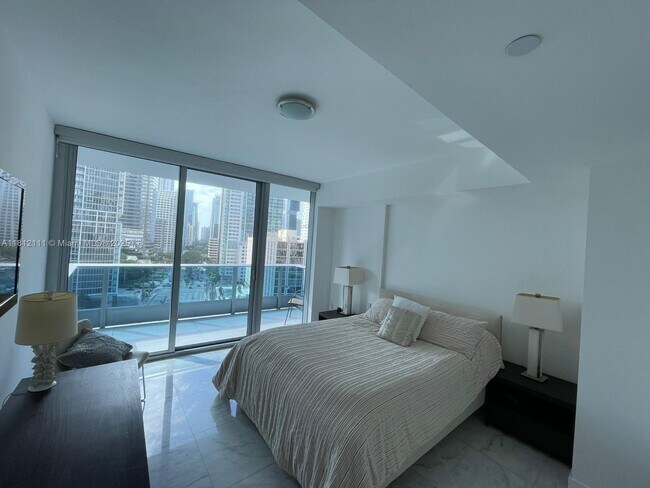 Building Photo - 200 Biscayne Blvd Way