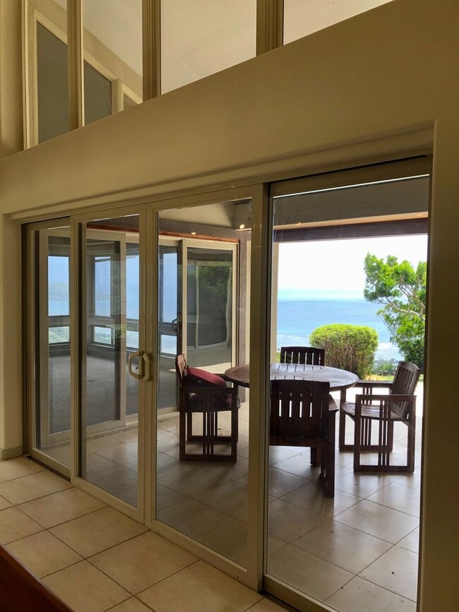 Building Photo - 3/2.5/2 Home - Located in the Beautiful Gated Community at Kahalakua- Endless Views!