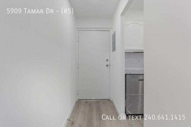 Building Photo - 5909 Tamar Dr