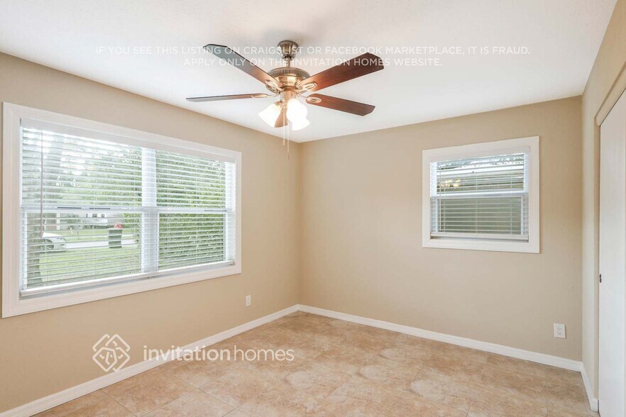 Building Photo - 215 Emerald Ln
