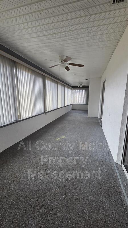 Building Photo - 261 Daisy Estates Dr