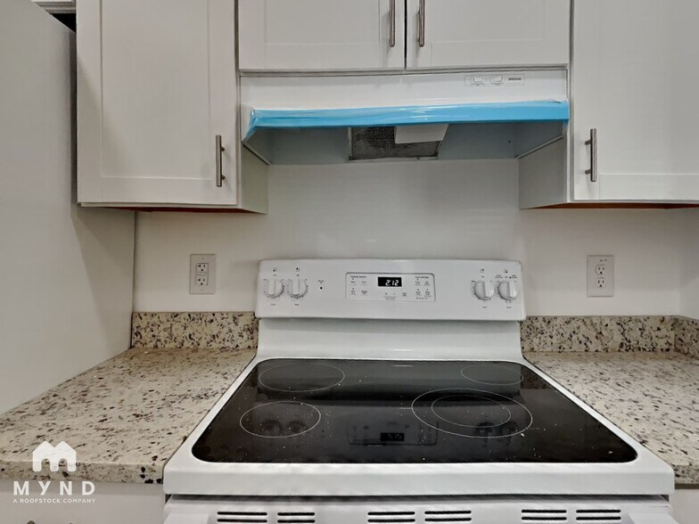 Building Photo - 6657 W Ocotillo Rd