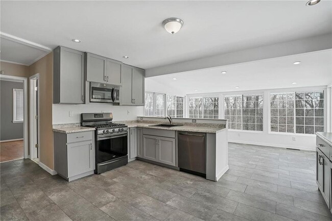 Building Photo - 19 Ridgeview Rd
