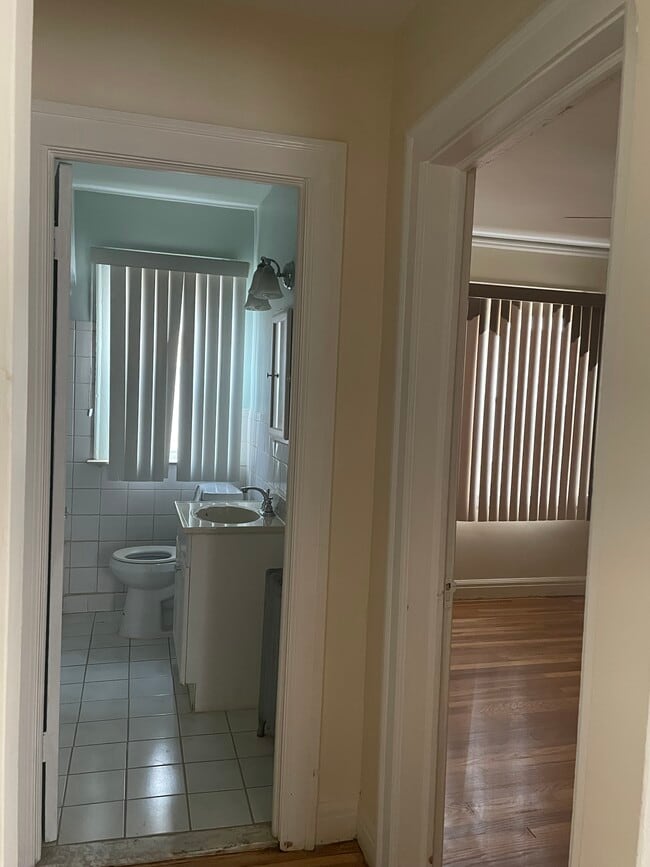 Building Photo - 15111 Winthrop St