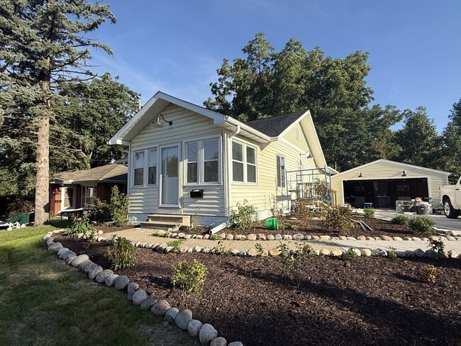 Building Photo - 5301 Urbandale Ave