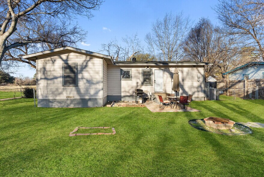 Building Photo - 319 Arnold Ave