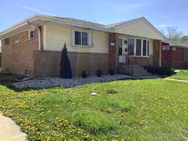 Building Photo - 4920 Cypress Dr