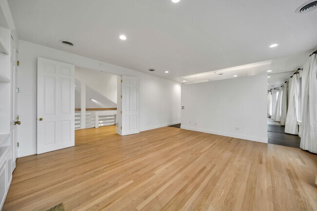 Building Photo - 1041 Las Amigas Rd