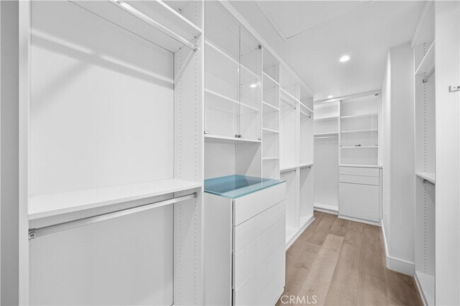 Building Photo - 58 Victoria